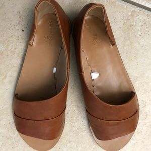 Universal Thread Flat